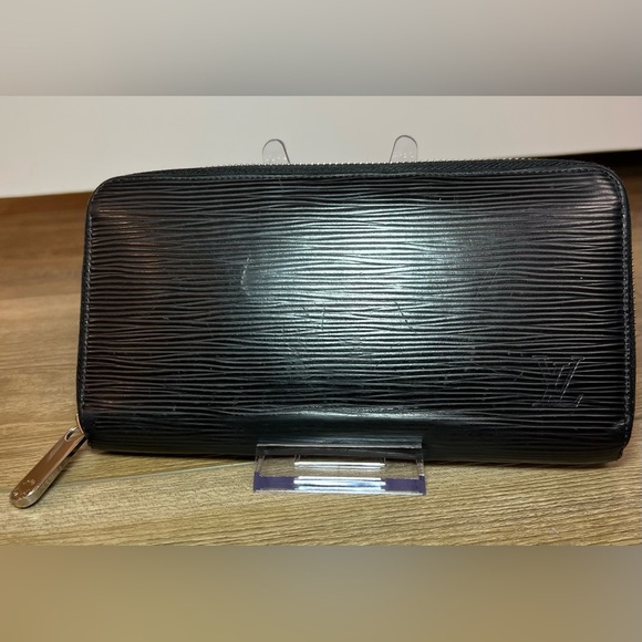 Louis Vuitton Black Epi Leather Zippy Wallet - EUC - Picture 1 of 15